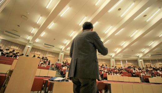 大講義室で学ぶ導入科目