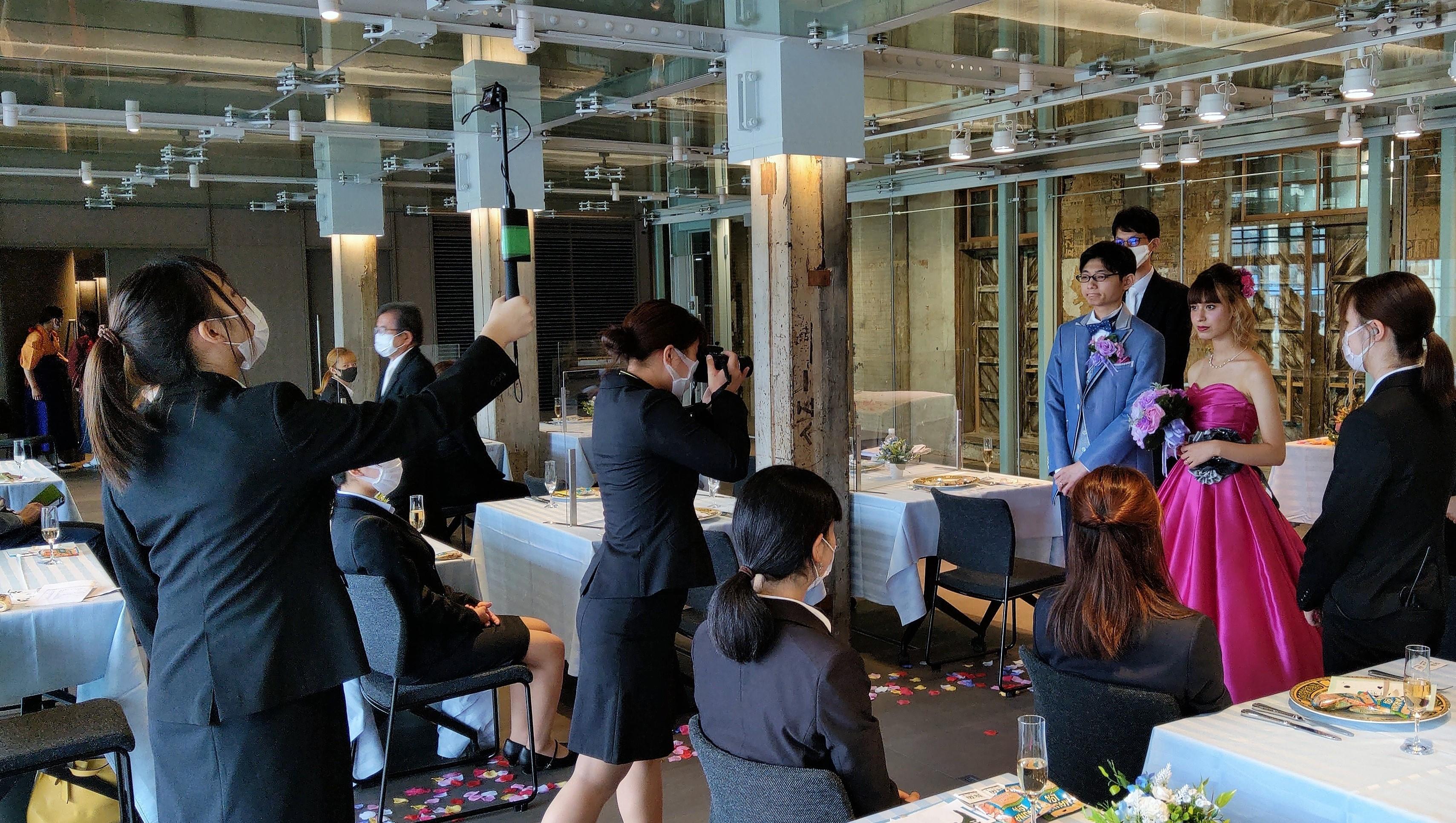 新郎新婦役のアテンドの他、記録係なども学生が担当しました。