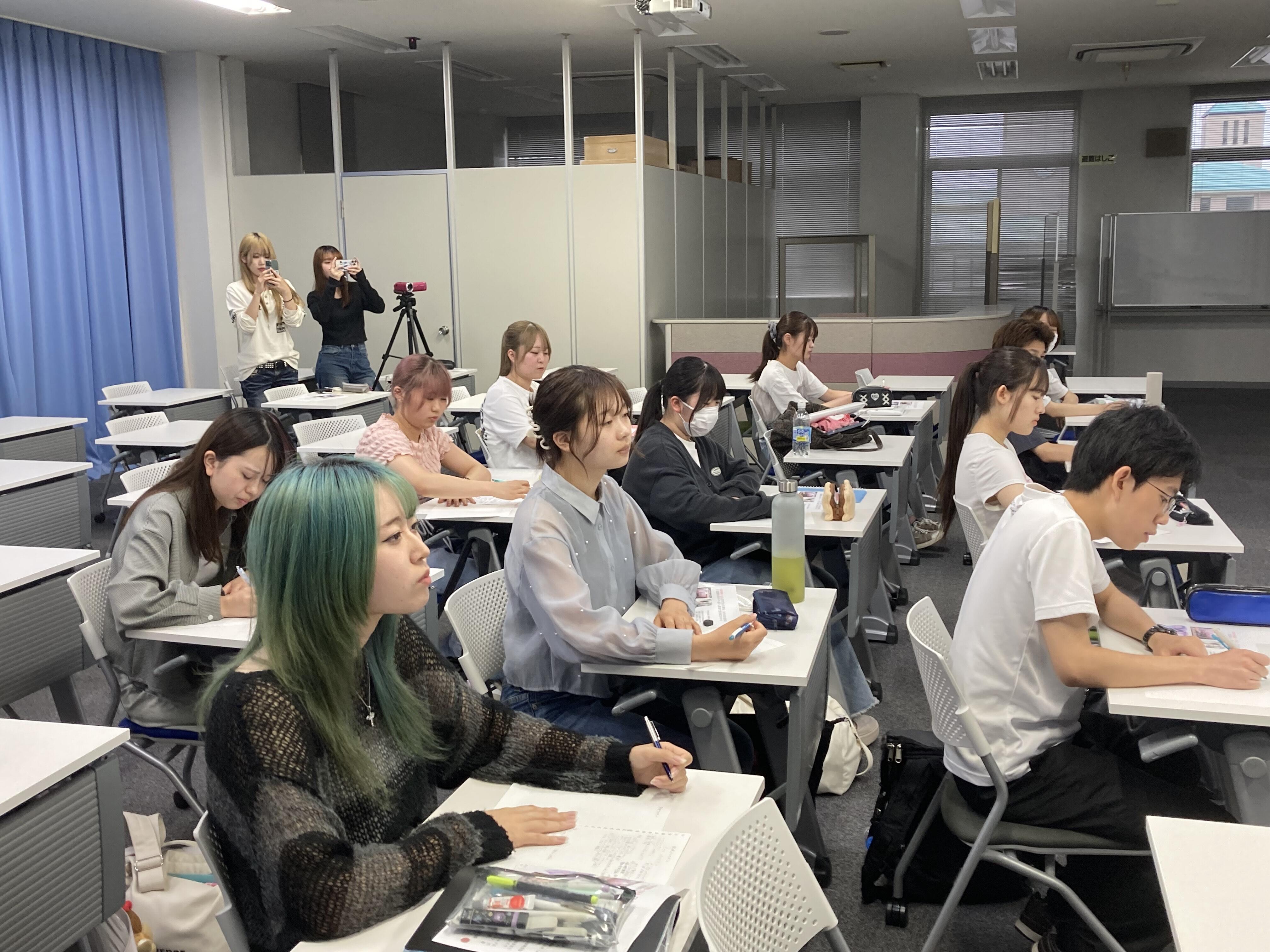 前から、授業全体森川携帯.jpeg